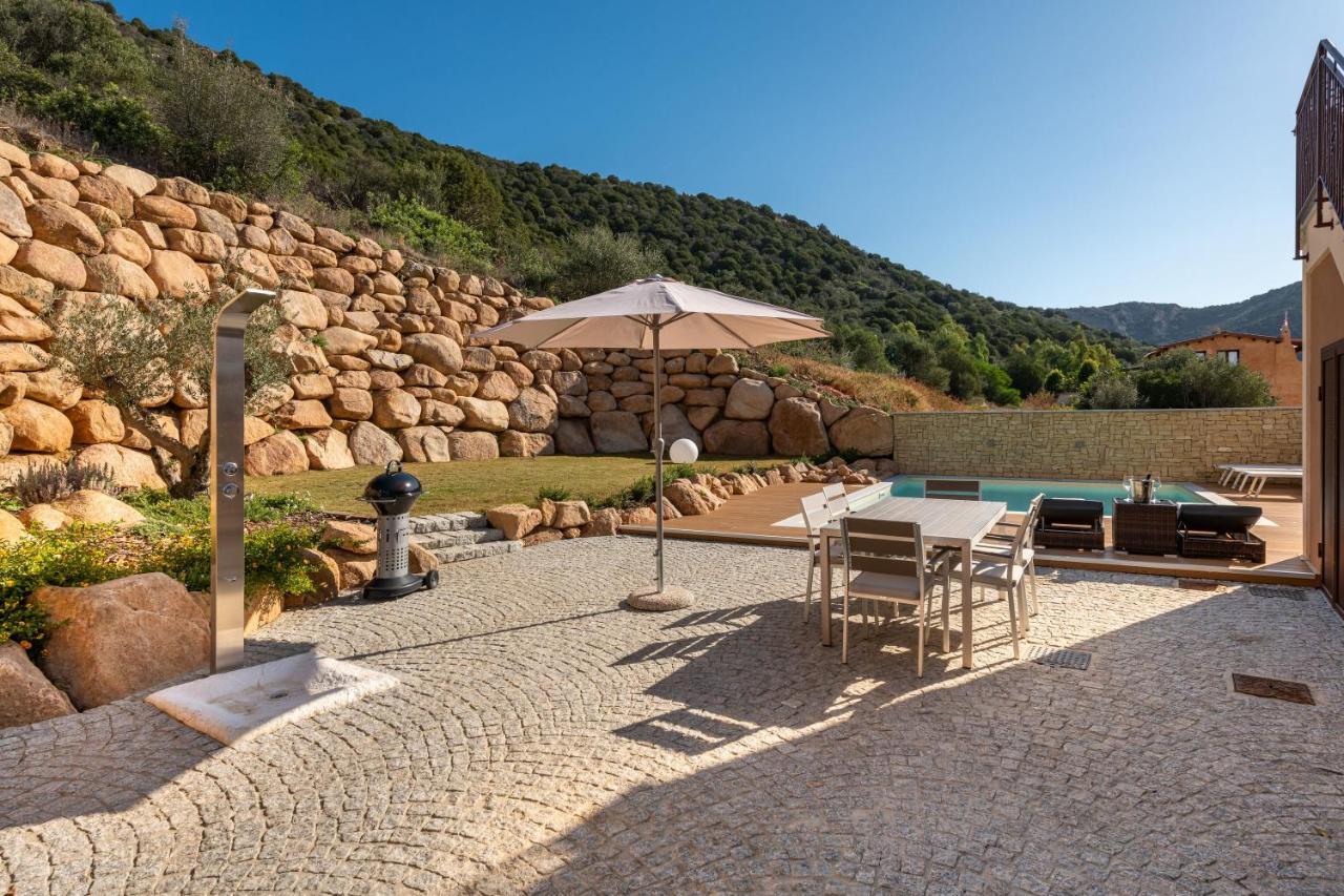 Villa Sa Rocca Junior & Suite Chia Exterior photo