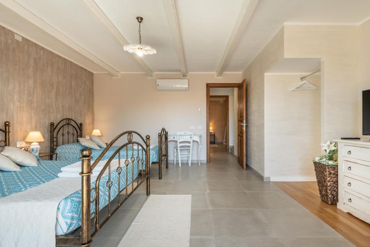Villa Sa Rocca Junior & Suite Chia Exterior photo